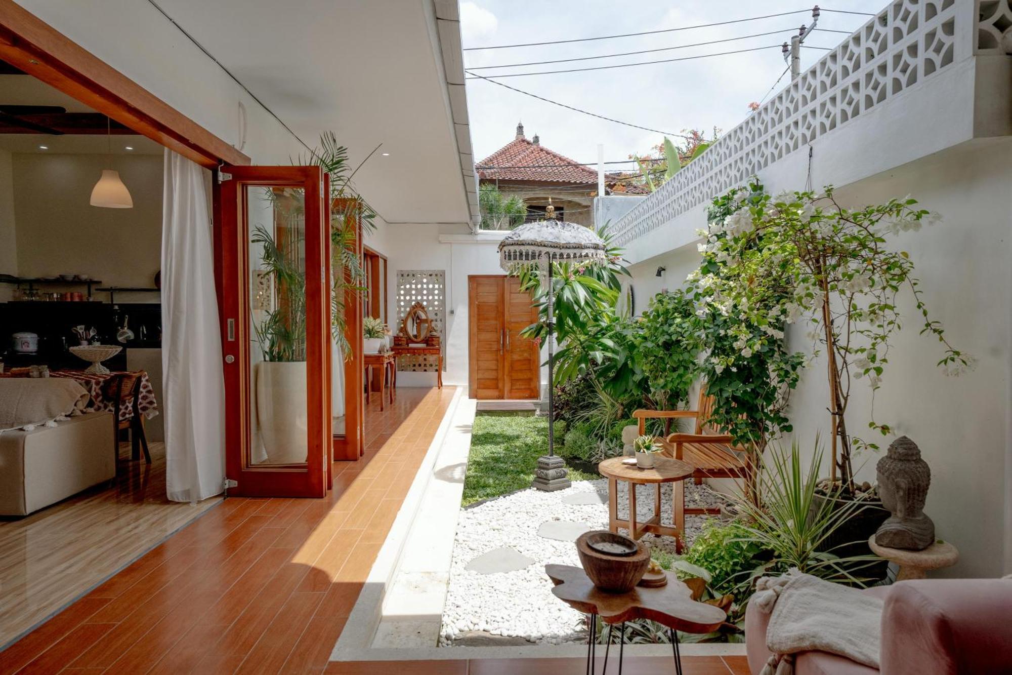 Lilly * Sanur (Bali)